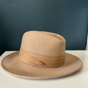 Vintage Boutique Kates Canada Beige Wool Fedora - Like New! 🇨🇦